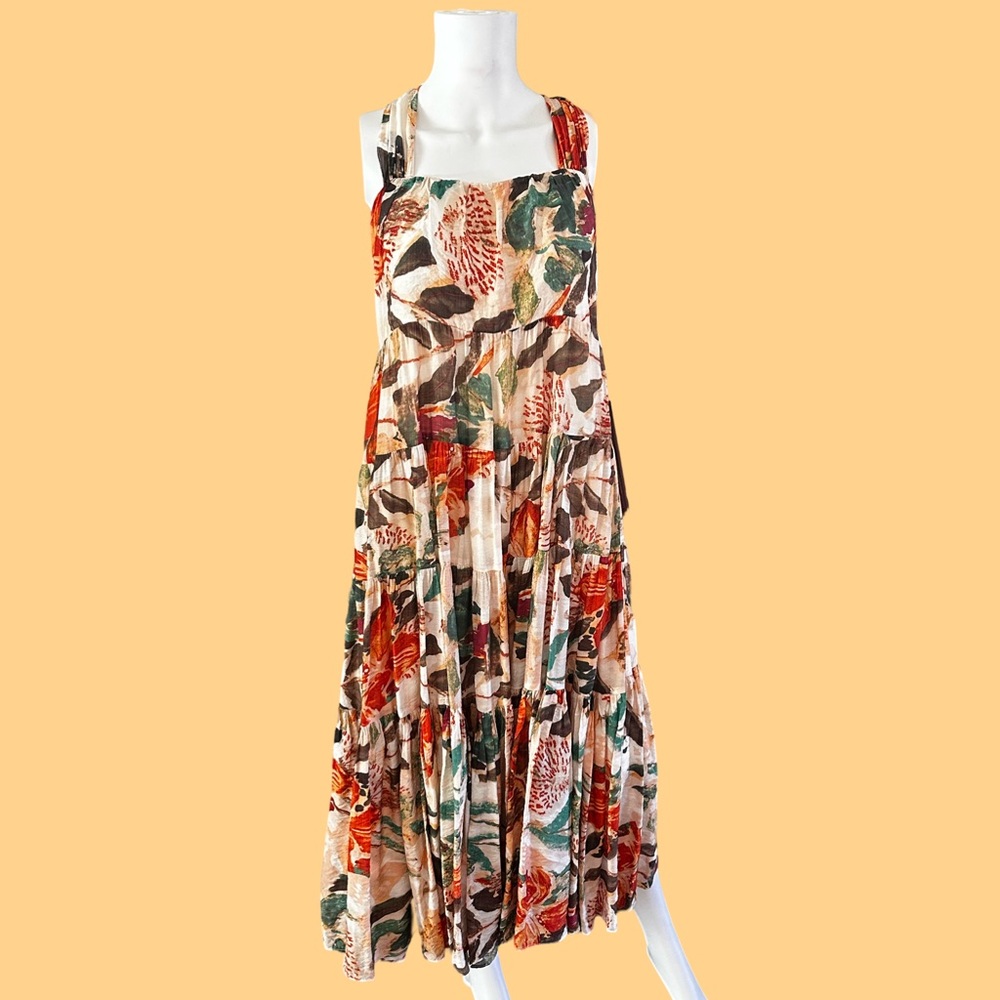 Elegantly flowing floral print dress, size medium